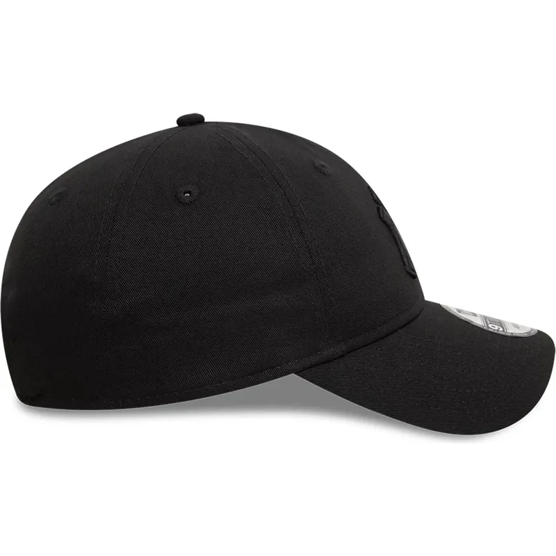 petten-gebogen-zwart-verstelbaar-9twenty-league-essential-van-new-york-yankees-mlb-van-new-era