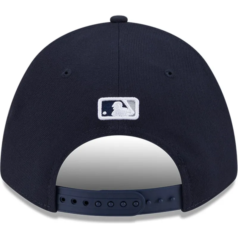 petten-gebogen-marineblauw-snapback-9forty-m-crown-player-replica-van-new-york-yankees-mlb-van-new-era