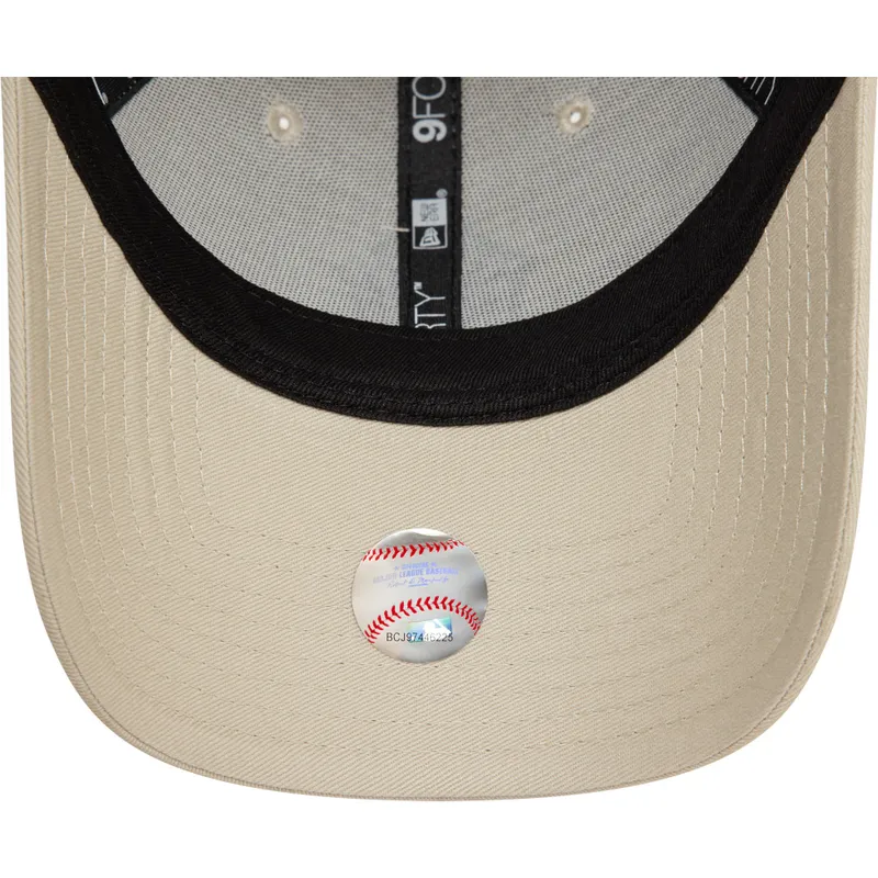 petten-gebogen-beige-verstelbaar-9forty-team-outline-van-new-york-yankees-mlb-van-new-era