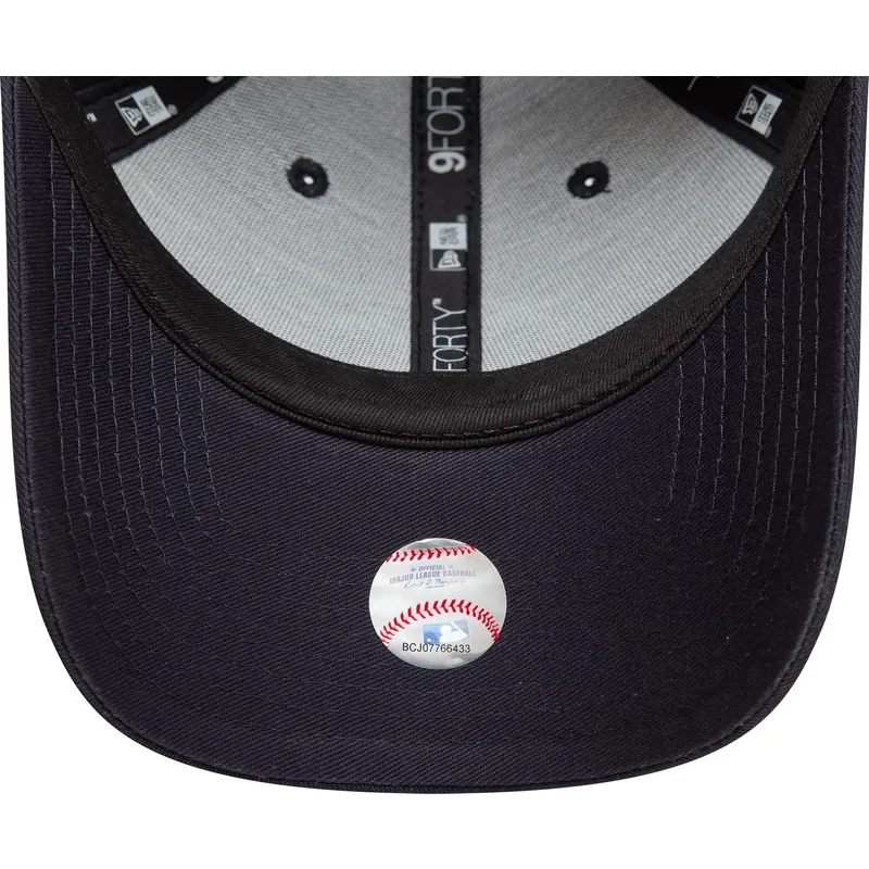 petten-gebogen-marineblauw-verstelbaar-9forty-side-patch-van-new-york-yankees-mlb-van-new-era