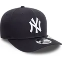 petten-gebogen-marineblauw-snapback-9seventy-stretch-snap-van-new-york-yankees-mlb-van-new-era