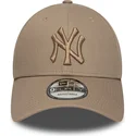 petten-gebogen-bruin-verstelbaar-9forty-league-essential-van-new-york-yankees-mlb-van-new-era