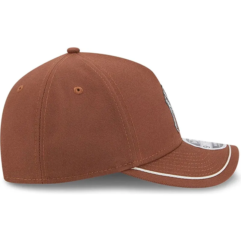 petten-gebogen-bruin-snapback-9forty-m-crown-a-frame-motorsport-van-new-york-yankees-mlb-van-new-era