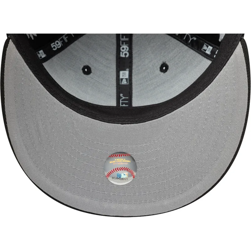 petten-plat-zwart-fitted-59fifty-mythical-van-new-york-yankees-mlb-van-new-era