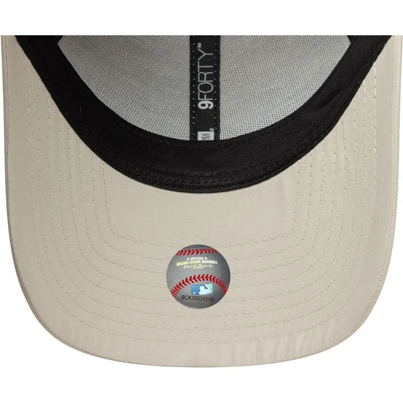 petten-gebogen-beige-verstelbaar-9forty-tonal-flawless-van-new-york-yankees-mlb-van-new-era