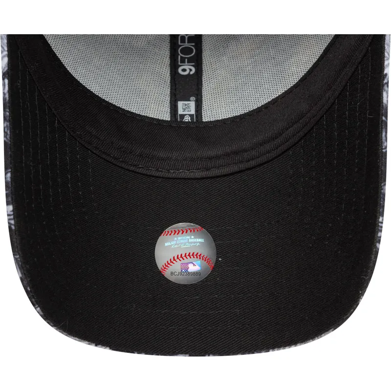 petten-gebogen-zwart-verstelbaar-9forty-all-over-print-van-new-york-yankees-mlb-van-new-era