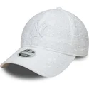 petten-gebogen-wit-verstelbaar-9twenty-broderie-van-new-york-yankees-mlb-van-new-era