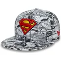 petten-plat-zwart-snapback-voor-kinderen-9fifty-all-over-print-van-superman-dc-comics-van-new-era