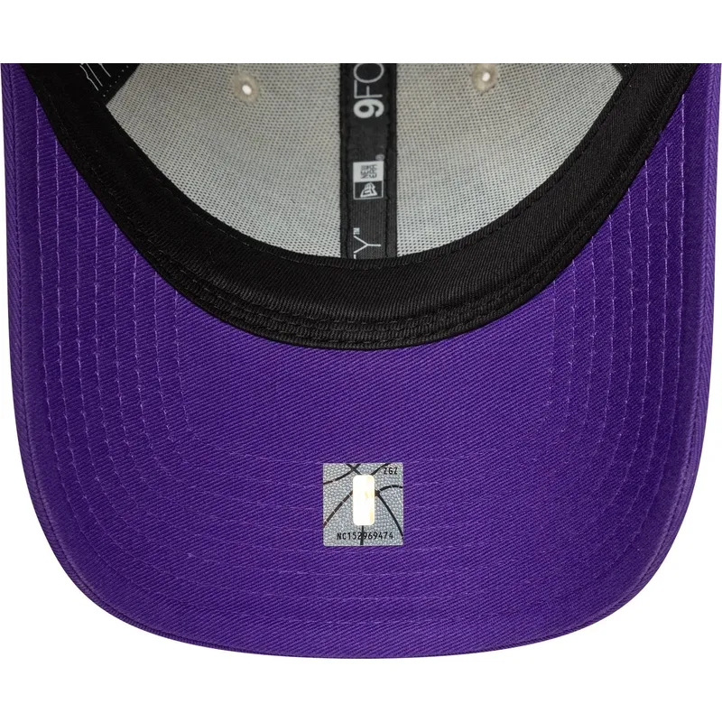 petten-gebogen-beige-verstelbaar-9forty-contrast-patch-van-los-angeles-lakers-nba-van-new-era