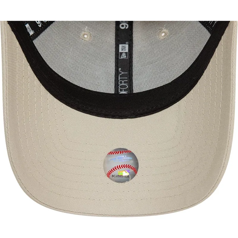 petten-gebogen-beige-verstelbaar-9forty-league-essential-van-new-york-yankees-mlb-van-new-era