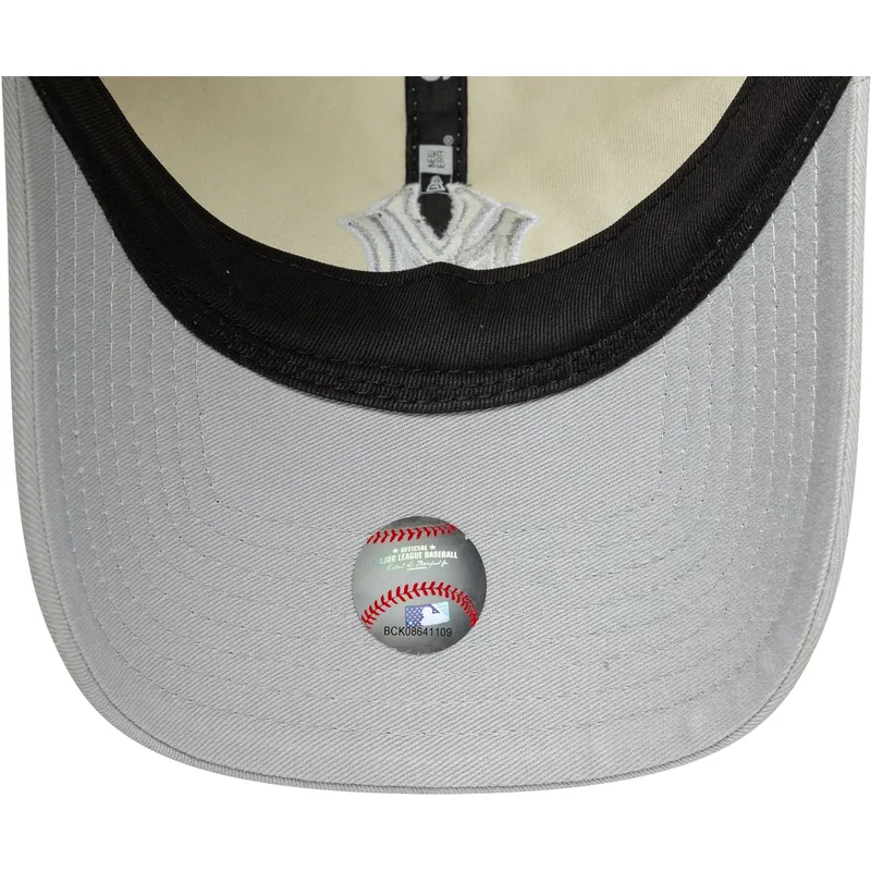 petten-gebogen-beige-verstelbaar-9twenty-world-series-cooperstown-van-new-york-yankees-mlb-van-new-era