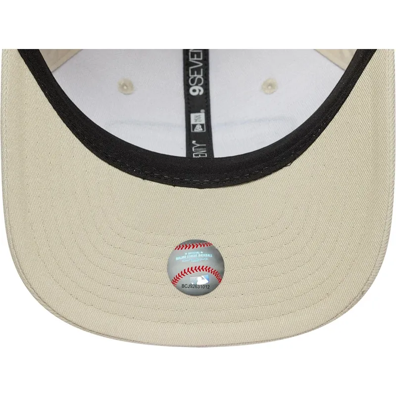 petten-gebogen-beige-snapback-9seventy-stretch-snap-patch-van-los-angeles-dodgers-mlb-van-new-era