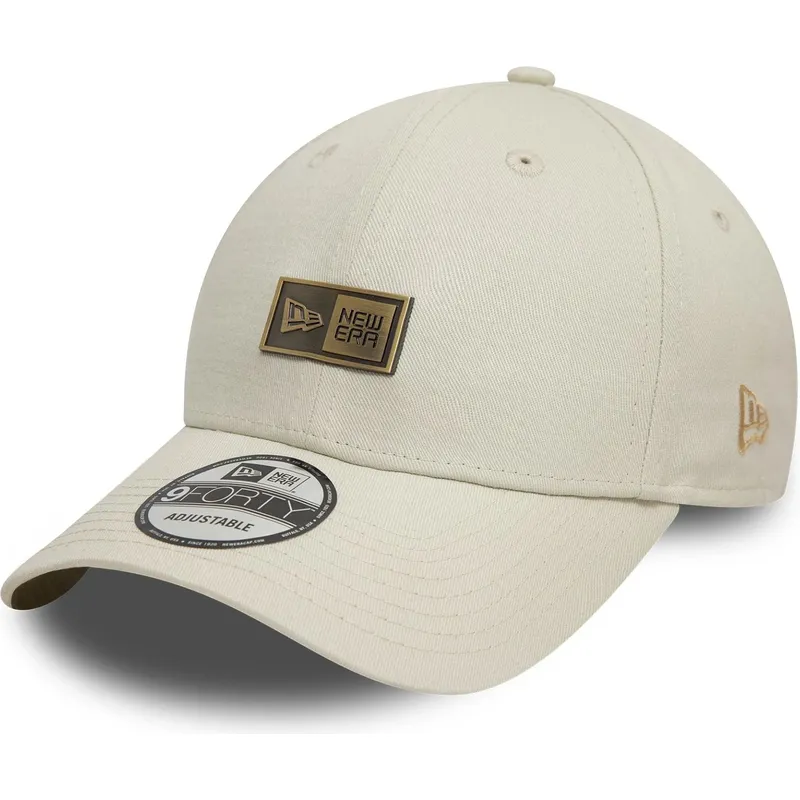 petten-gebogen-beige-verstelbaar-9forty-badge-van-new-era petten-gebogen-beige-verstelbaar-9forty-badge-van-new-era