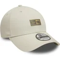 petten-gebogen-beige-verstelbaar-9forty-badge-van-new-era