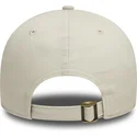 petten-gebogen-beige-verstelbaar-9forty-badge-van-new-era