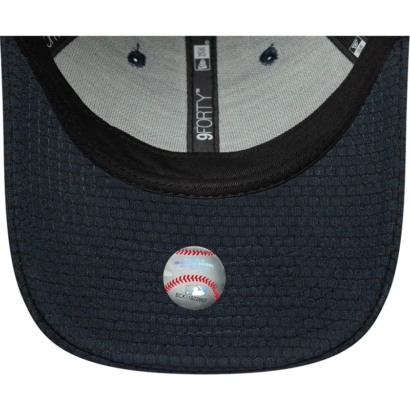 petten-gebogen-marineblauw-snapback-9forty-flawless-mesh-van-new-york-yankees-mlb-van-new-era