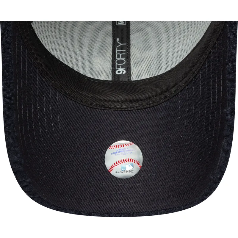 petten-gebogen-marineblauw-verstelbaar-9forty-borg-van-new-york-yankees-mlb-van-new-era