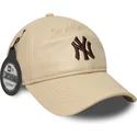 petten-gebogen-beige-verstelbaar-9twenty-leather-van-new-york-yankees-mlb-van-new-era
