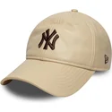 petten-gebogen-beige-verstelbaar-9twenty-leather-van-new-york-yankees-mlb-van-new-era