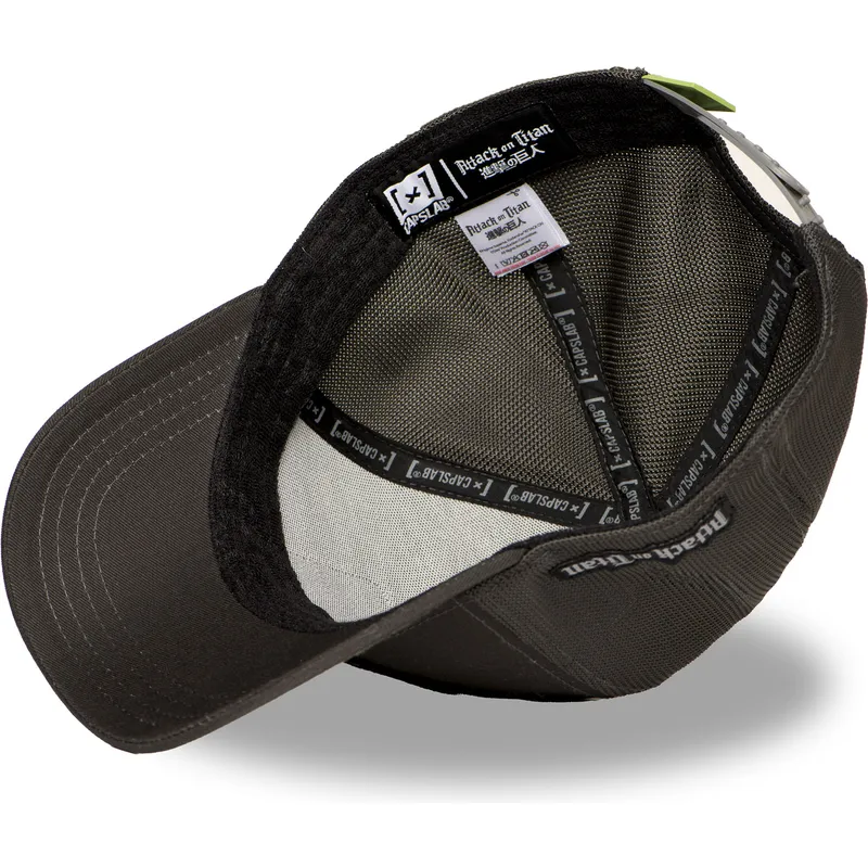 petten-gebogen-grijs-snapback-aanvallende-titaan-attack-on-titan-van-capslab