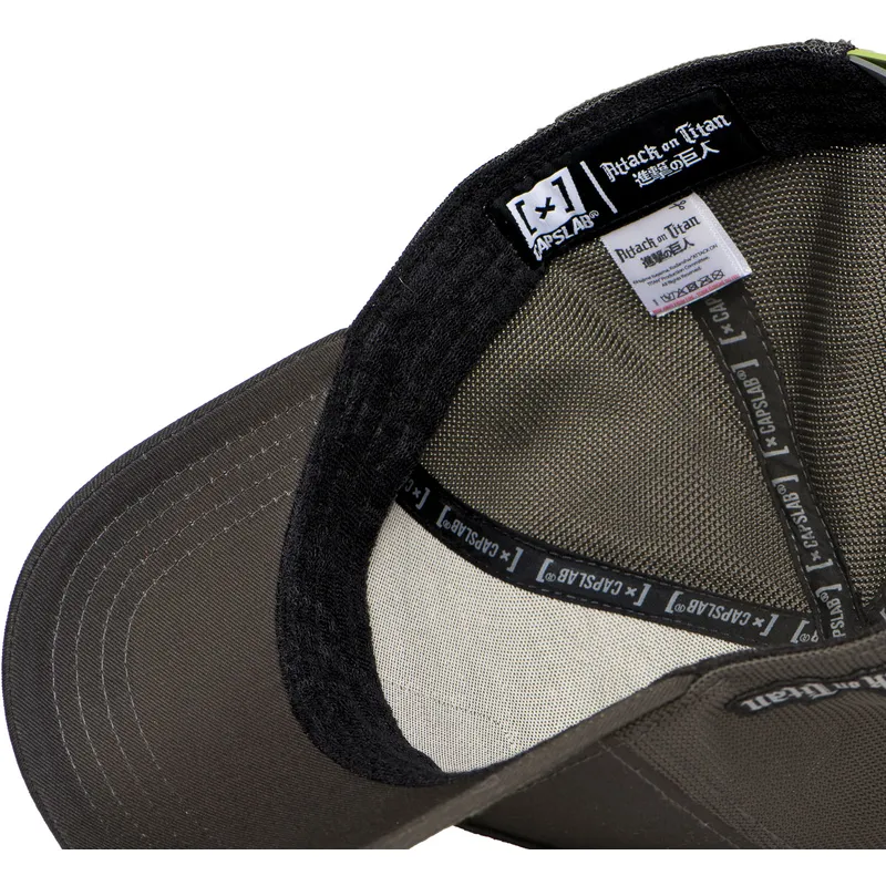 petten-gebogen-grijs-snapback-aanvallende-titaan-attack-on-titan-van-capslab
