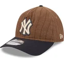 petten-gebogen-bruin-verstelbaar-9twenty-a-frame-wool-pinstripe-van-new-york-yankees-mlb-van-new-era