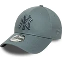 petten-gebogen-grijs-verstelbaar-9forty-league-essential-van-new-york-yankees-mlb-van-new-era