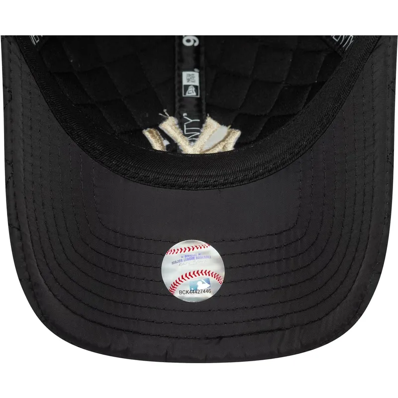 petten-gebogen-zwart-verstelbaar-9twenty-quilted-van-new-york-yankees-mlb-van-new-era
