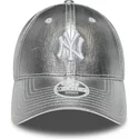 petten-gebogen-zilverkleurig-verstelbaar-plateada-9forty-metallic-van-new-york-yankees-mlb-van-new-era