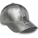 petten-gebogen-zilverkleurig-verstelbaar-plateada-9forty-metallic-van-new-york-yankees-mlb-van-new-era