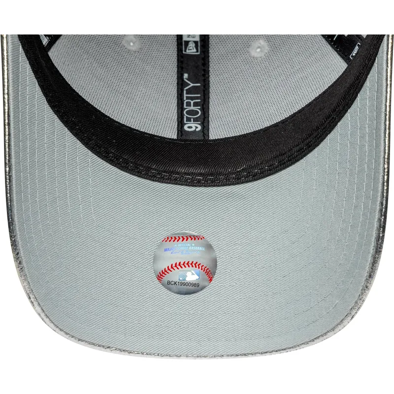 petten-gebogen-zilverkleurig-verstelbaar-plateada-9forty-metallic-van-new-york-yankees-mlb-van-new-era
