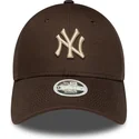 petten-gebogen-bruin-verstelbaar-9forty-league-essential-van-new-york-yankees-mlb-van-new-era