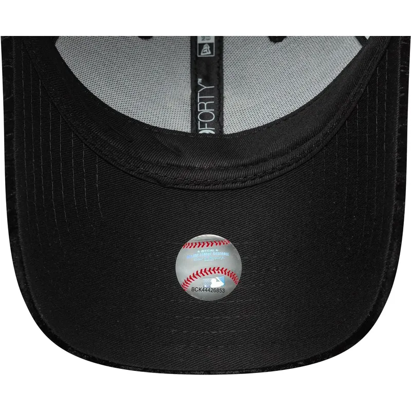 petten-gebogen-zwart-verstelbaar-9forty-leo-velour-metallic-van-new-york-yankees-mlb-van-new-era