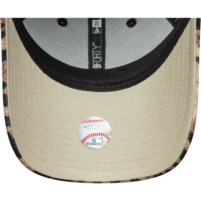 petten-gebogen-luipaard-verstelbaar-9forty-leo-velour-van-new-york-yankees-mlb-van-new-era