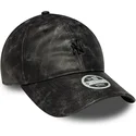 petten-gebogen-zwart-verstelbaar-9twenty-worn-pu-van-new-york-yankees-mlb-van-new-era