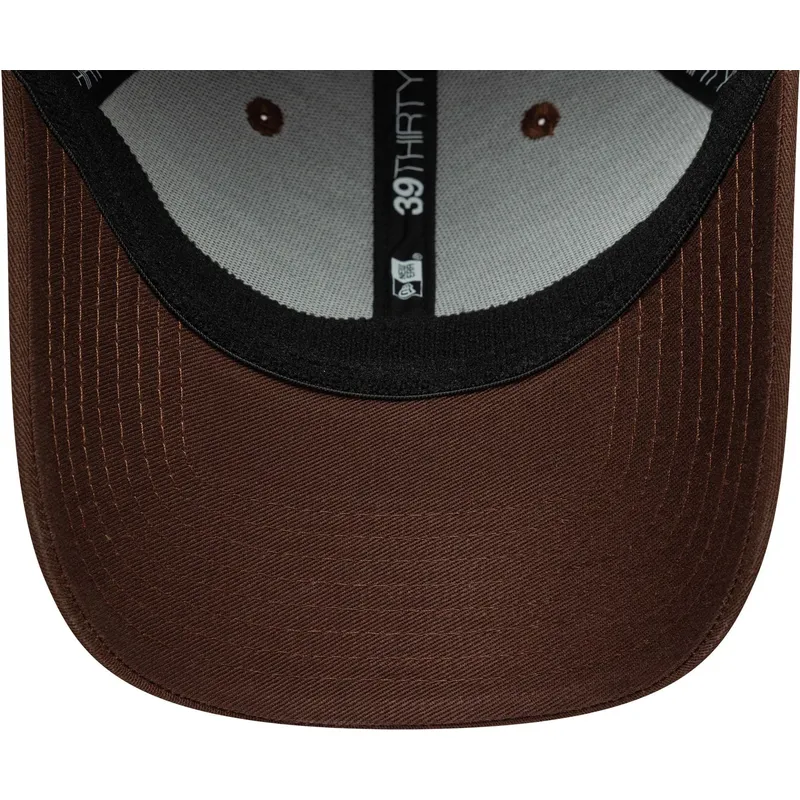 petten-gebogen-bruin-fitted-39thirty-seasonal-van-red-bull-racing-formula-1-van-new-era petten-gebogen-bruin-fitted-39thirty-seasonal-van-red-bull-racing-formula-1-van-new-era