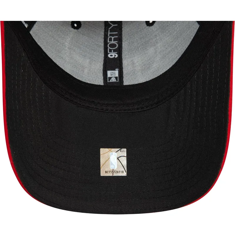 petten-gebogen-zwart-verstelbaar-9forty-microfibre-van-chicago-bulls-nba-van-new-era