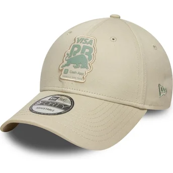 Petten gebogen beige verstelbaar 9FORTY Seasonal van Racing Bulls F1 Team Formula 1 van New Era