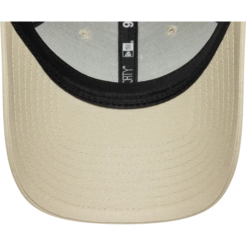 petten-gebogen-beige-verstelbaar-9forty-seasonal-van-racing-bulls-f1-team-formula-1-van-new-era