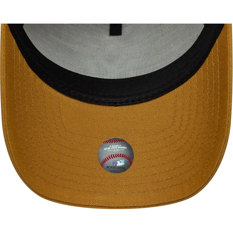 petten-gebogen-bruin-snapback-9forty-e-frame-league-essential-van-new-york-yankees-mlb-van-new-era