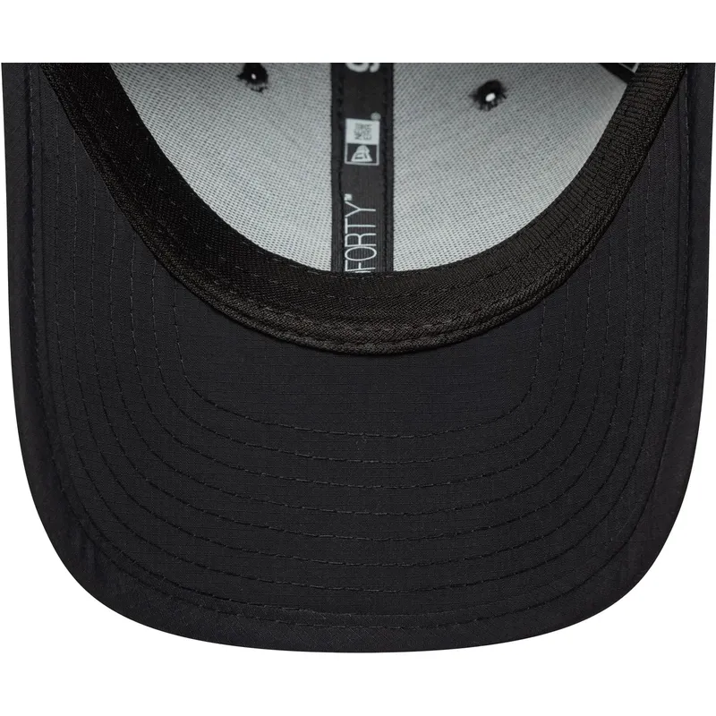 petten-gebogen-zwart-verstelbaar-9forty-m-crown-sport-van-new-era