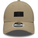petten-gebogen-beige-verstelbaar-9forty-m-crown-sport-van-new-era
