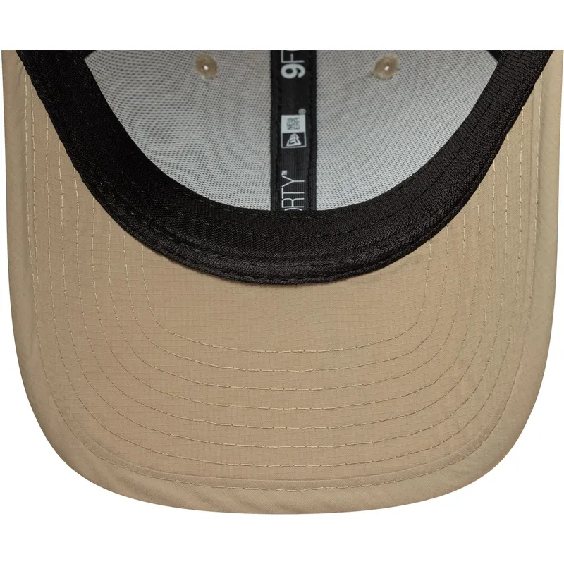 petten-gebogen-beige-verstelbaar-9forty-m-crown-sport-van-new-era