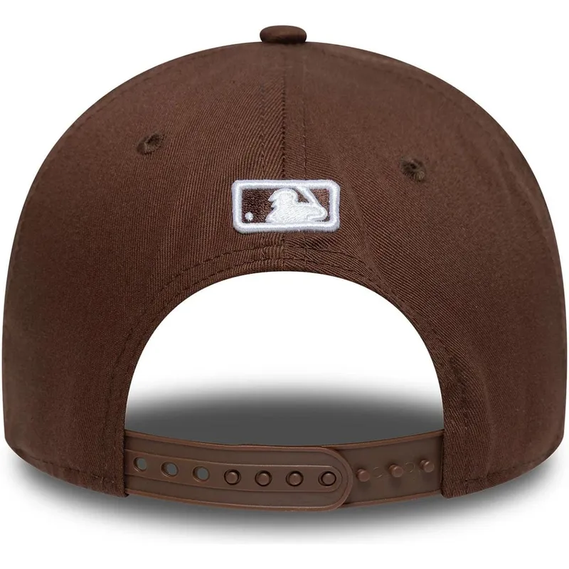 petten-gebogen-bruin-snapback-9forty-m-crown-van-new-york-yankees-mlb-van-new-era petten-gebogen-bruin-snapback-9forty-m-crown-van-new-york-yankees-mlb-van-new-era