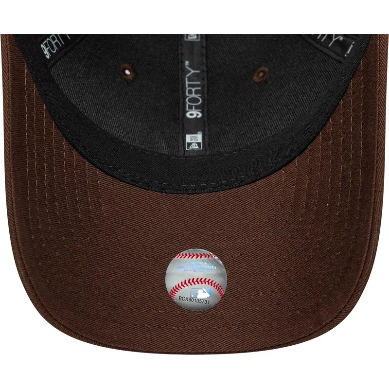 petten-gebogen-bruin-snapback-9forty-m-crown-van-new-york-yankees-mlb-van-new-era petten-gebogen-bruin-snapback-9forty-m-crown-van-new-york-yankees-mlb-van-new-era