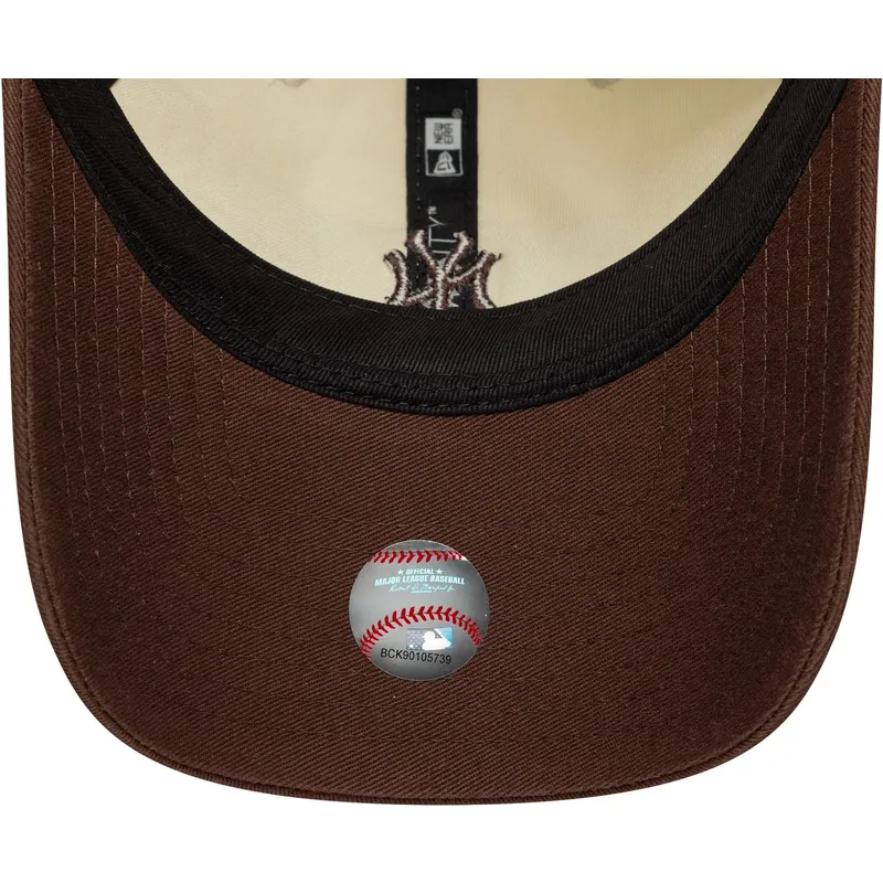petten-gebogen-beige-verstelbaar-9twenty-mini-washed-van-new-york-yankees-mlb-van-new-era
