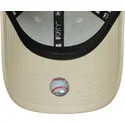 petten-gebogen-beige-verstelbaar-rosa-9forty-league-essential-van-new-york-yankees-mlb-van-new-era