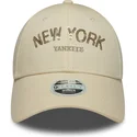 petten-gebogen-beige-verstelbaar-9forty-sequin-wordmark-van-new-york-yankees-mlb-van-new-era