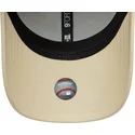 petten-gebogen-beige-verstelbaar-9forty-sequin-wordmark-van-new-york-yankees-mlb-van-new-era