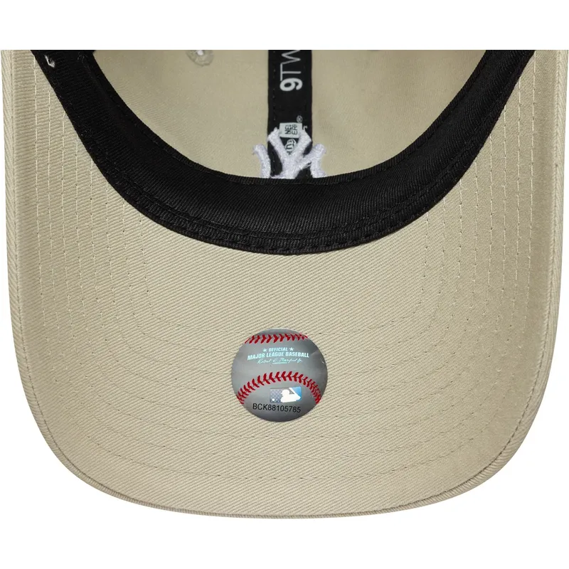 petten-gebogen-beige-verstelbaar-9twenty-washed-mini-van-new-york-yankees-mlb-van-new-era